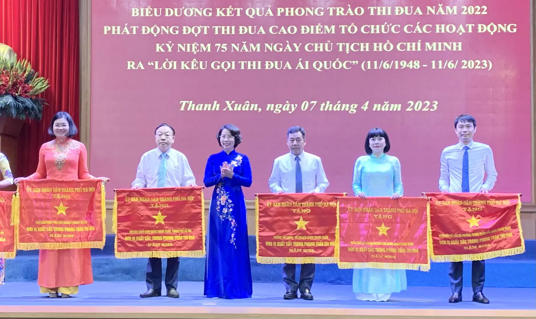 Quận Thanh Xuân: 34 tập thể, cá nhân được nhận Cờ, Bằng khen của thành phố