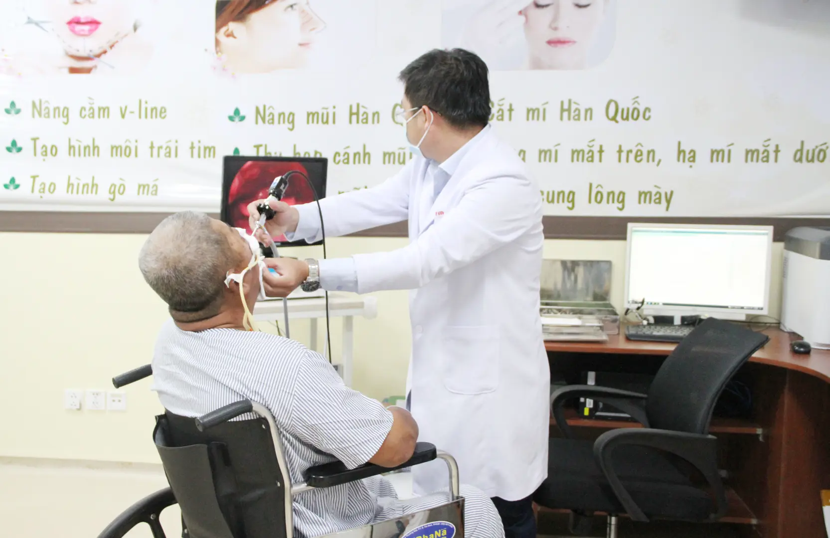 Cứu sống nạn nhân mũi bị đứt lìa do lao xe vào... chuồng gà