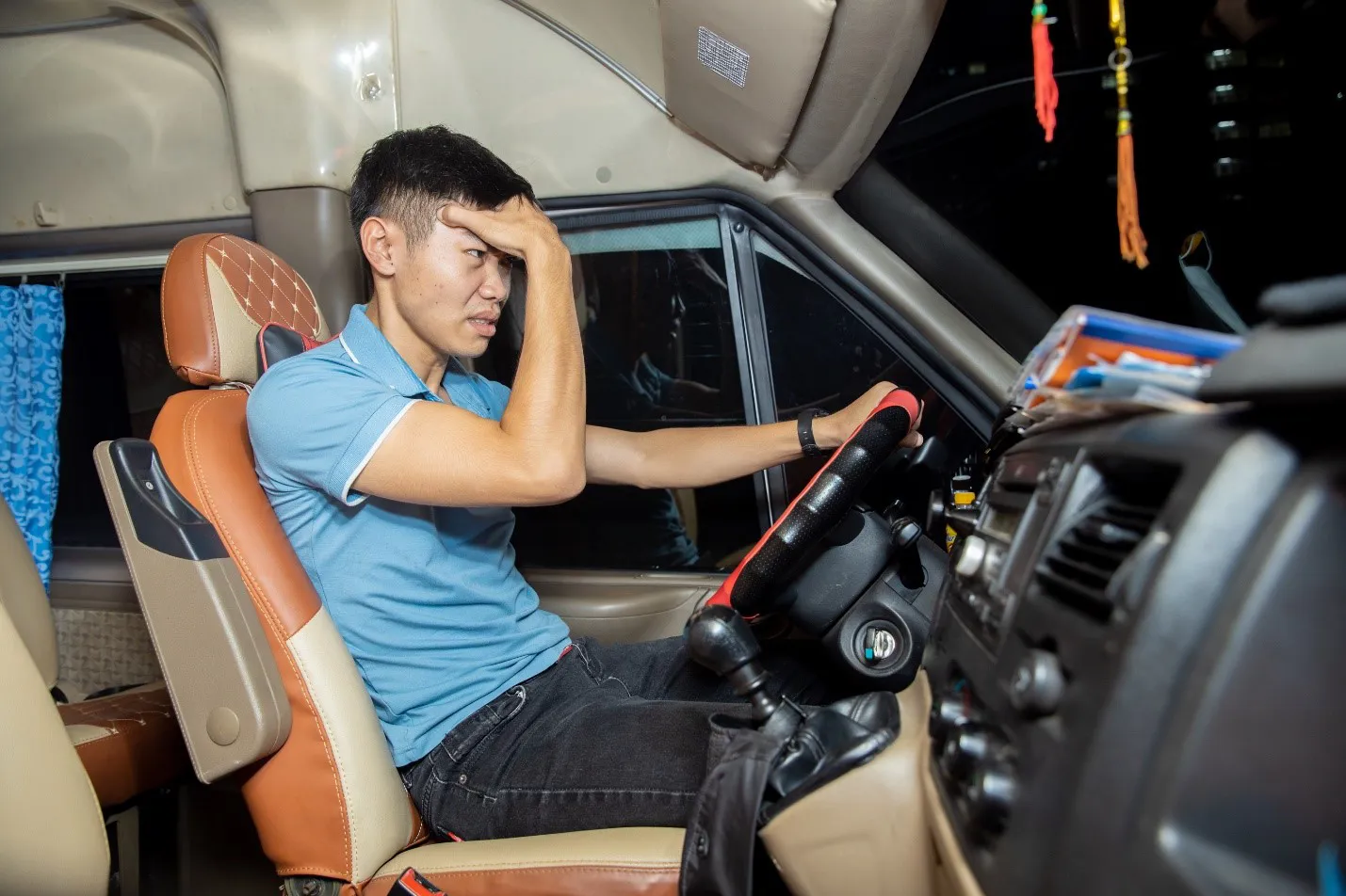 Bí quyết duy trì tập trung khi cầm lái về đêm