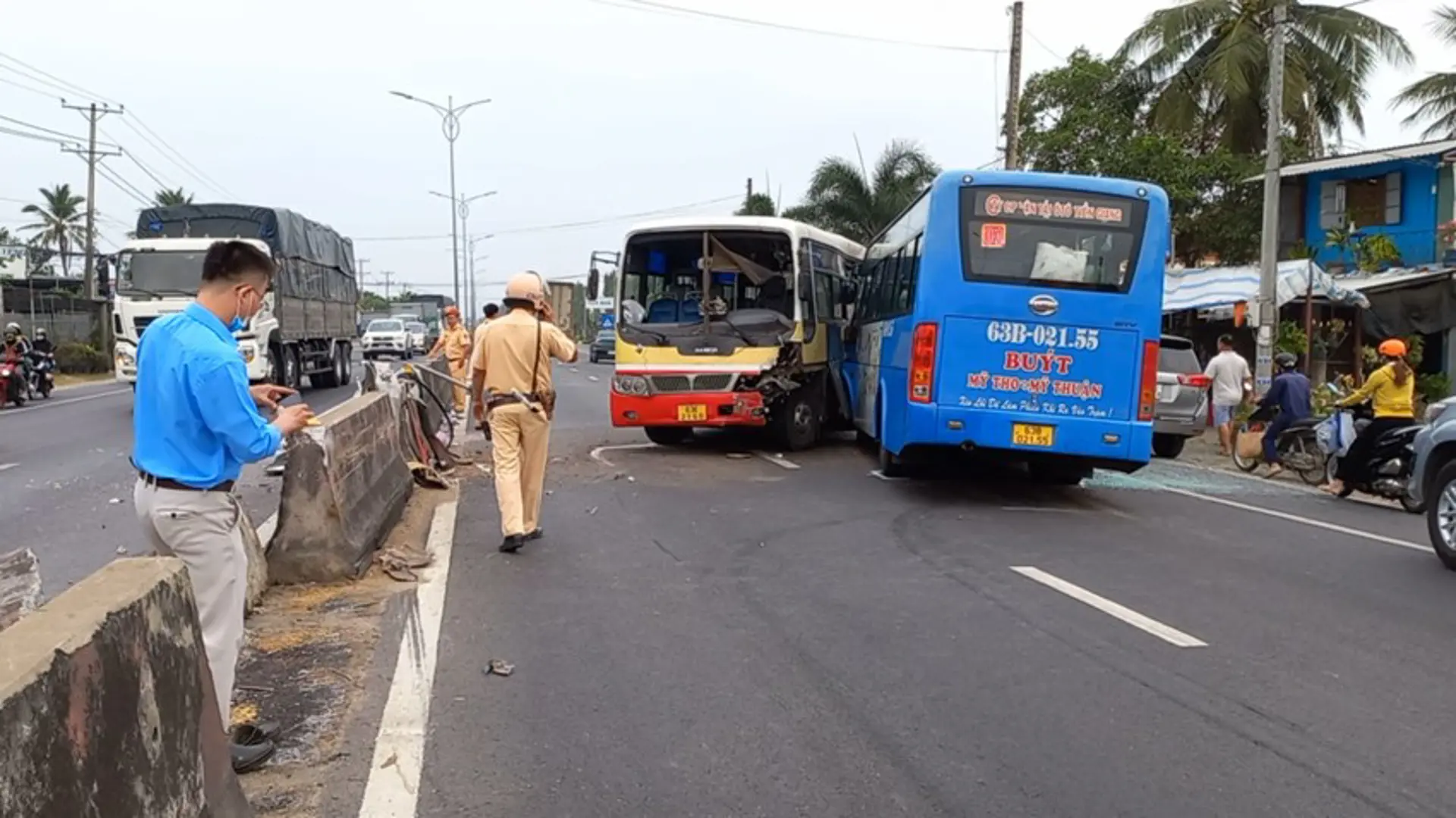 Tai nạn giao thông ngày 10/4/2023: Đâm ôtô trên Quốc lộ 55, thiếu nữ tử vong