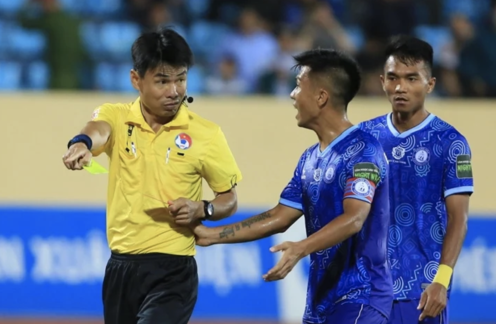 VFF yêu cầu mời các trọng tài ngoại bắt trận đấu "nóng" tại V-League 2023