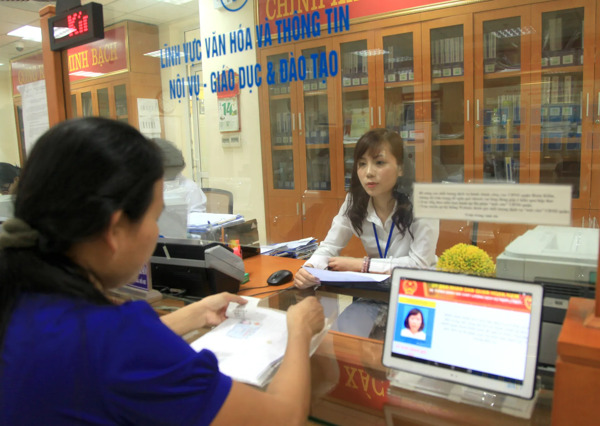 Tin tức hấp dẫn nhất trên báo in ra ngày 12/4/2023