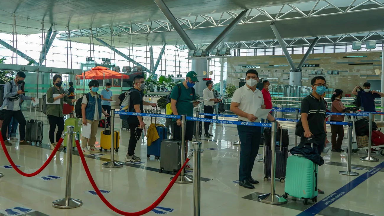 Phí sân bay nhiều đang khiến giá vé máy bay bị đội lên cao. Ảnh: Tuấn Anh