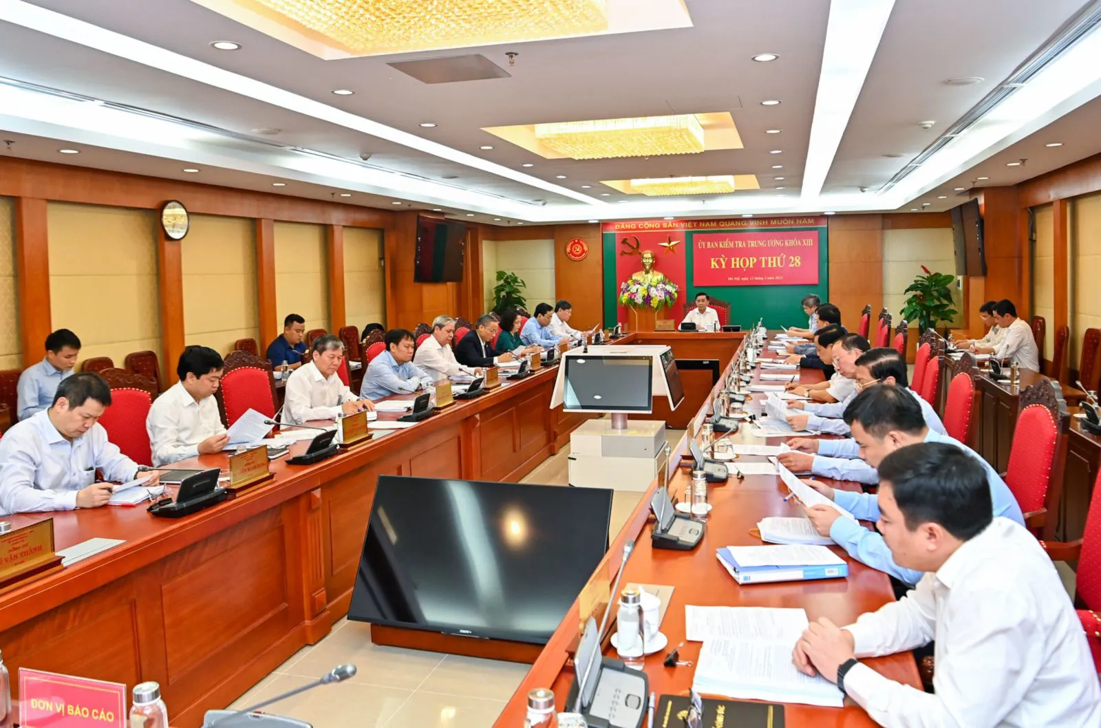 Ủy ban Kiểm tra Trung ương kỷ luật nhiều cán bộ tại Kỳ họp thứ 28