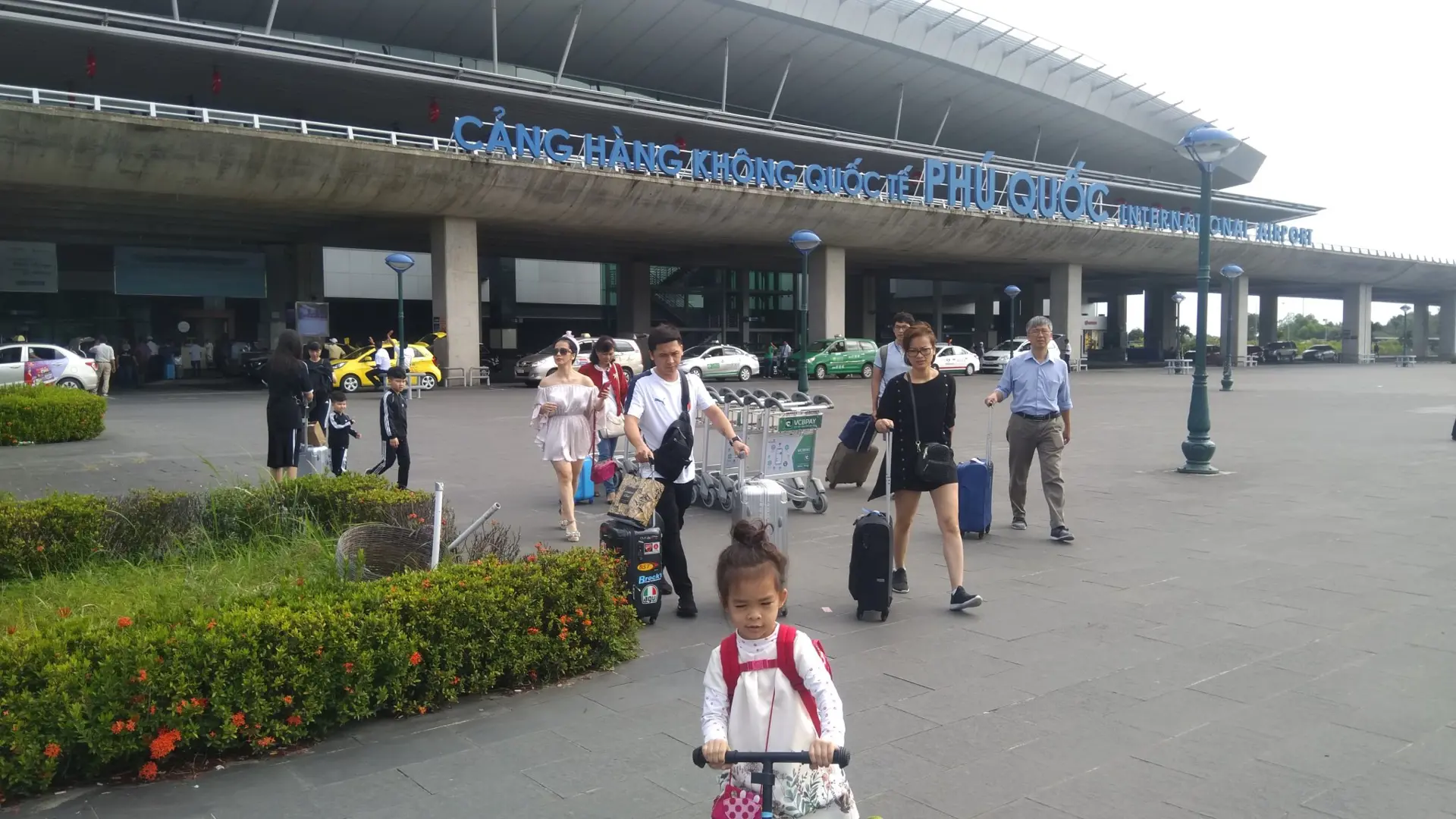 Phú Quốc: Hai người mang chất nổ vào sân bay bị an ninh phát hiện