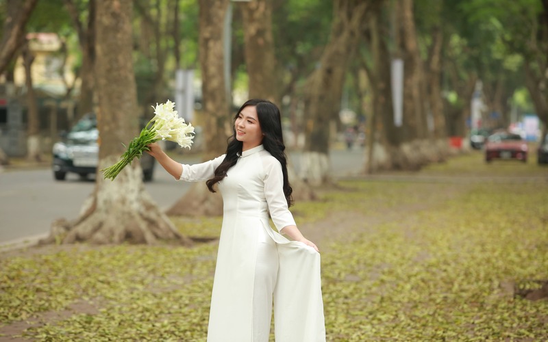 A taste of yellow leaves on Hanoi's most romantic street