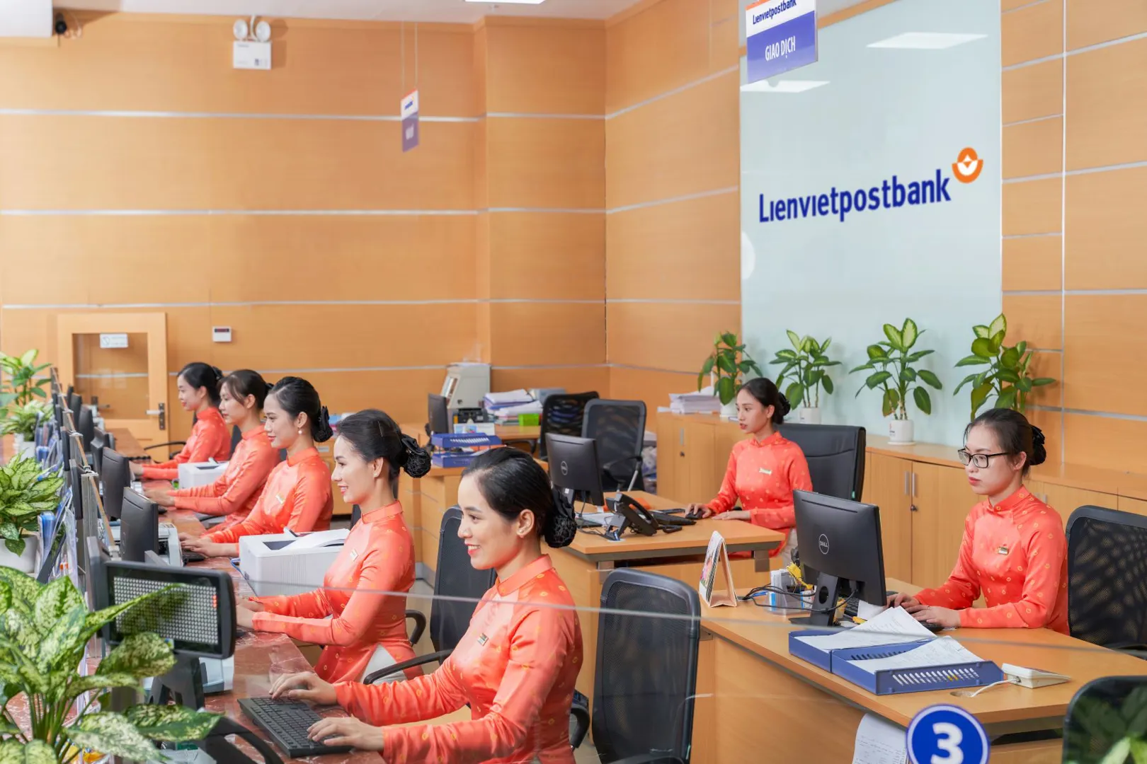  Lienvietpostbank: Lợi nhuận trước thuế đạt 1.566 tỷ đồng, huy động vốn đạt gần 9% 