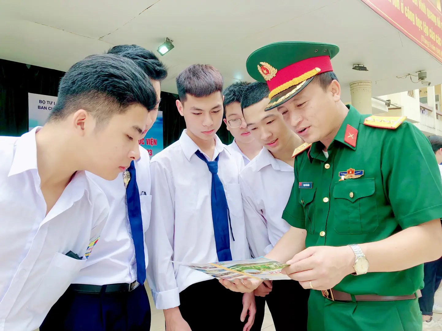 Huyện Thanh Trì: Tư vấn tuyển sinh vào các trường trong quân đội