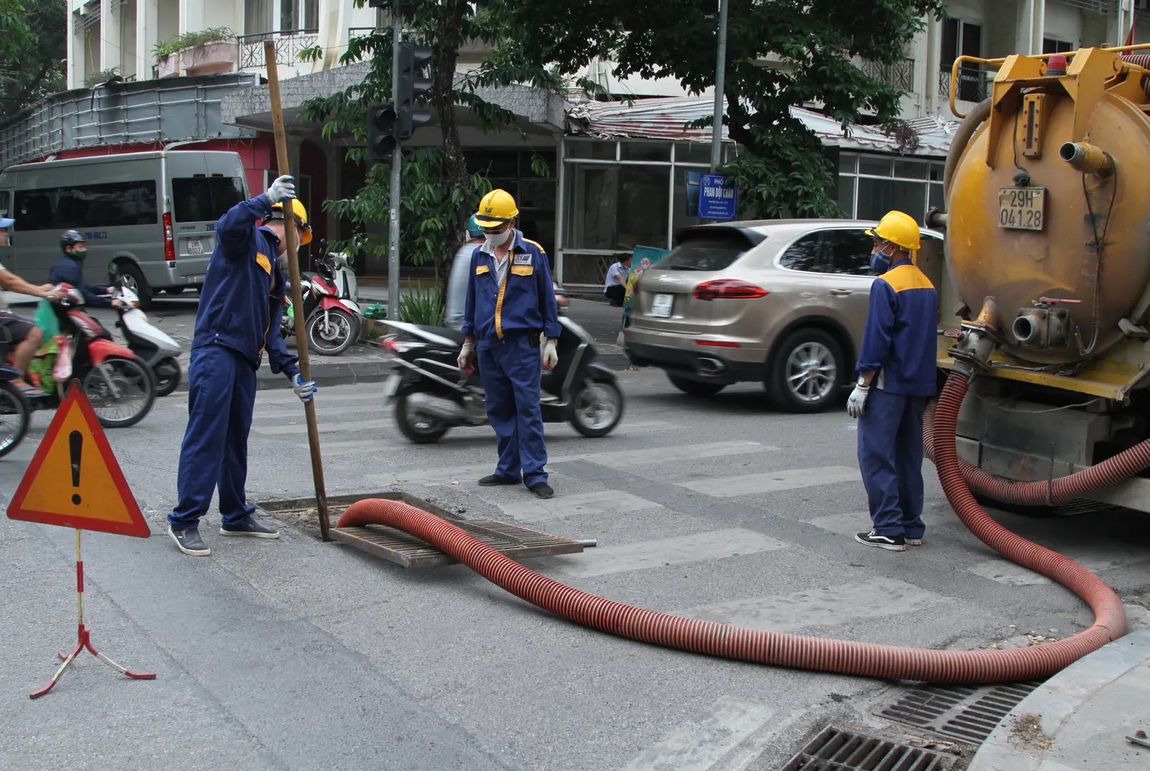 Hà Nội: Dừng thi công nạo vét hệ thống thoát nước trong dịp 30/4