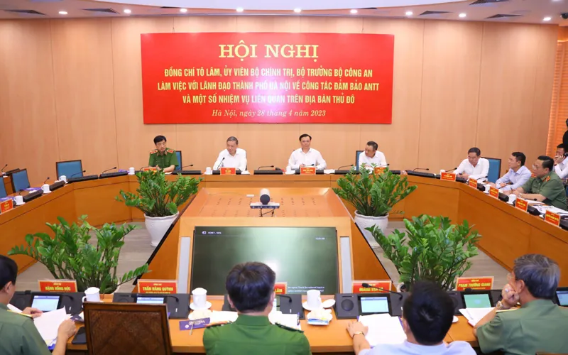 Thay đổi cách quản trị xã hội, tìm người dân để phục vụ