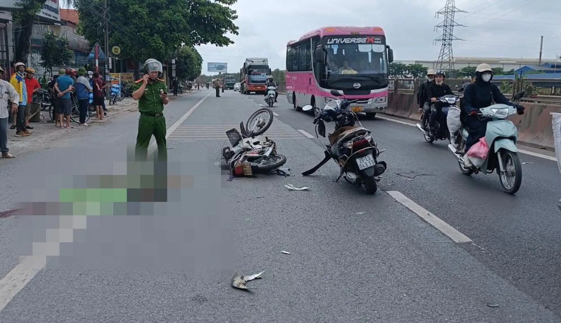 Tai nạn giao thông ngày 3/5/2023: 4 xe máy tông liên hoàn, 2 người tử vong