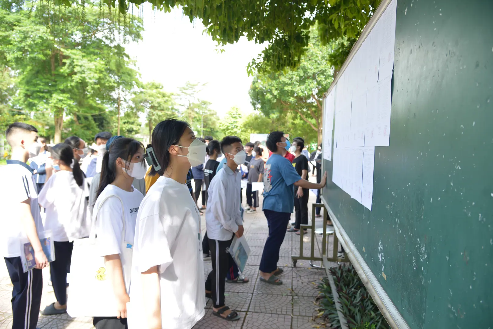 Học sinh và cha mẹ học sinh cần nghiên cứu và có đủ thông tin để lựa chọn trường phù hợp với năng lực cá nhân. Ảnh: Phạm Hùng