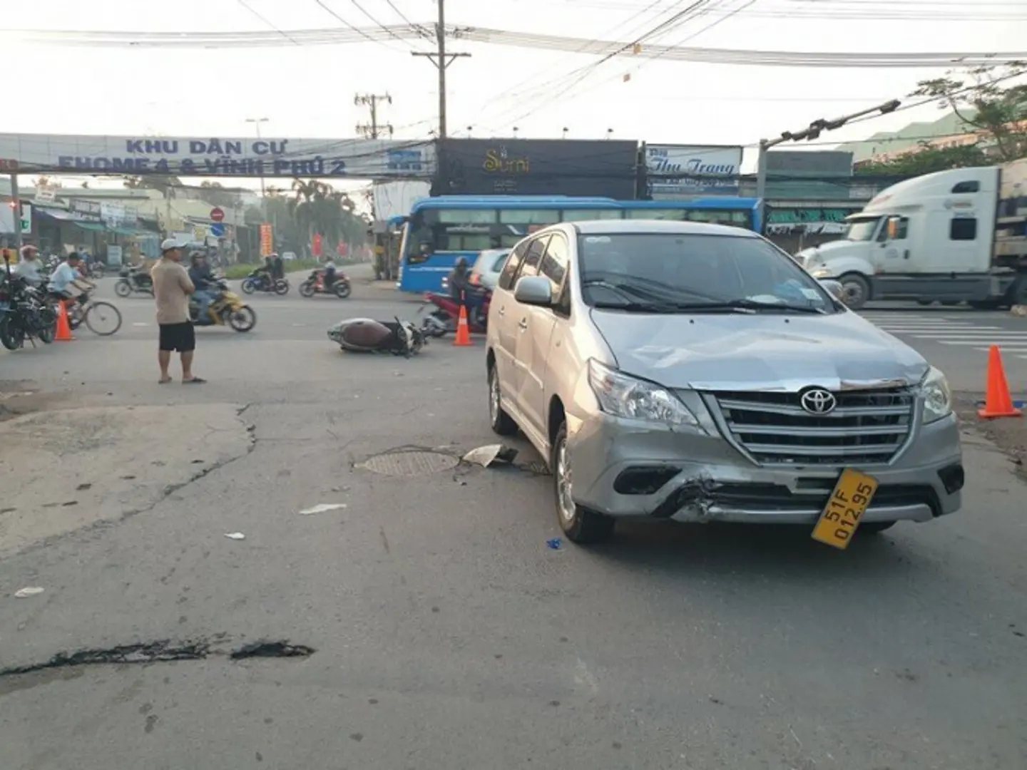 Tai nạn giao thông ngày 10/5/2023: Con chở mẹ đi khám, bị xe buýt tông chết