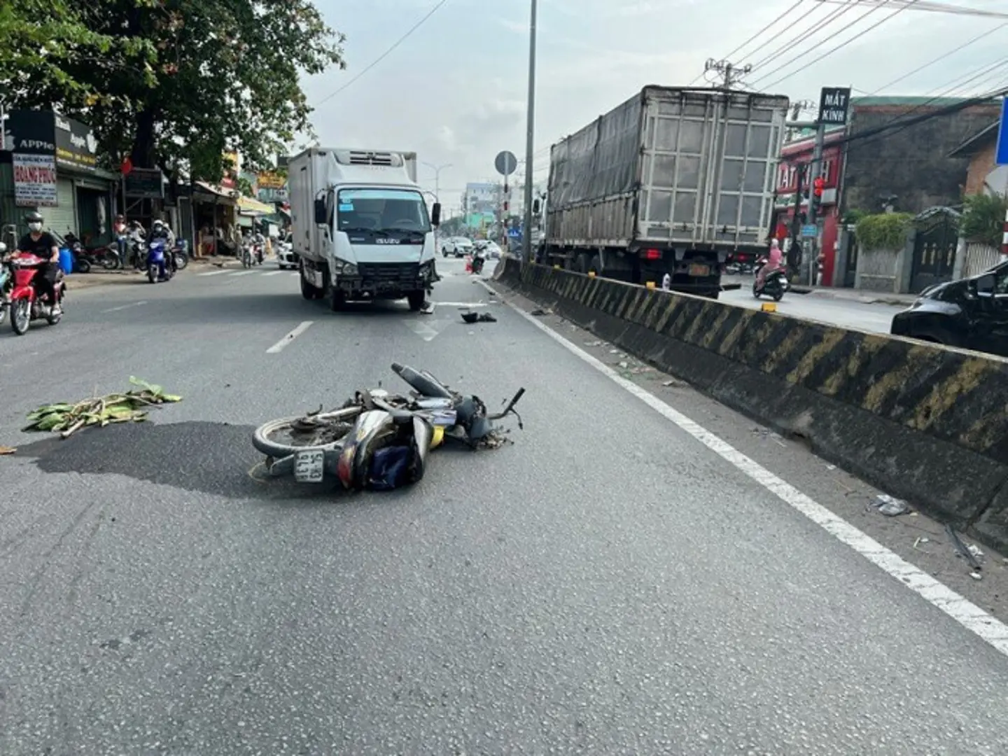 Tai nạn giao thông ngày 11/5/2023: Xe tải tông chết người đi xe máy ngược chiều