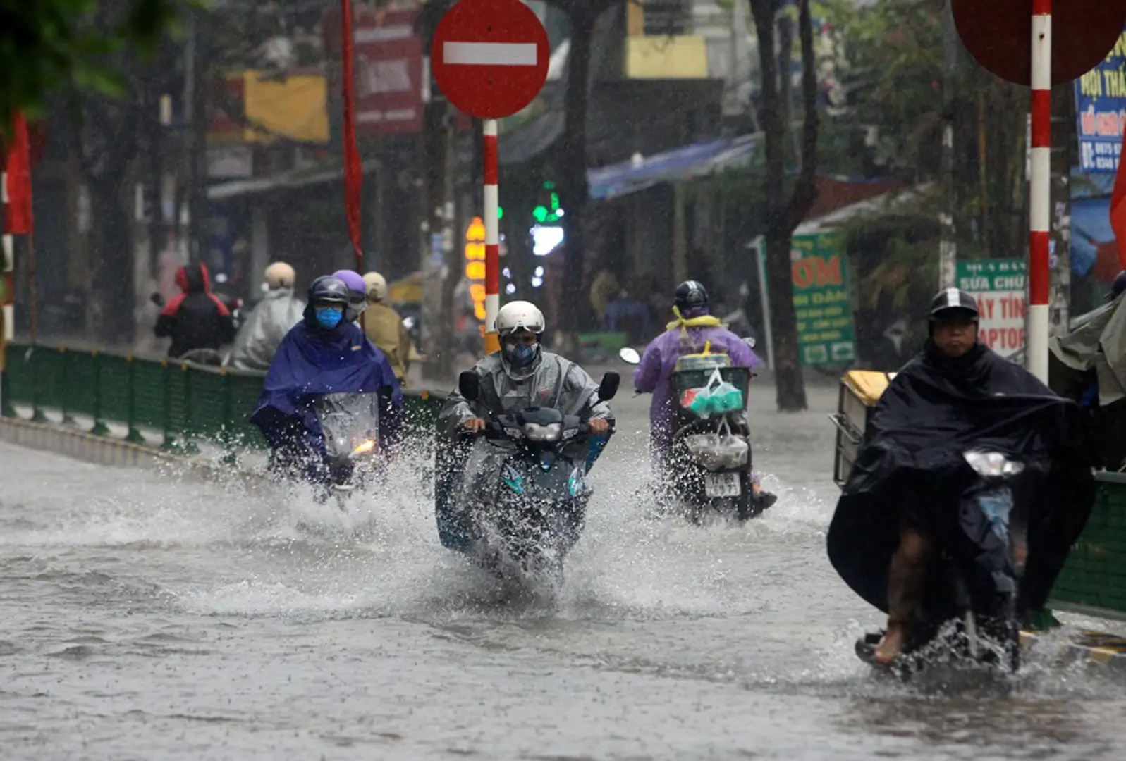 Dự báo thời tiết ngày 12/5/2023: Hà Nội mưa to, gió đông bắc cấp 2-3