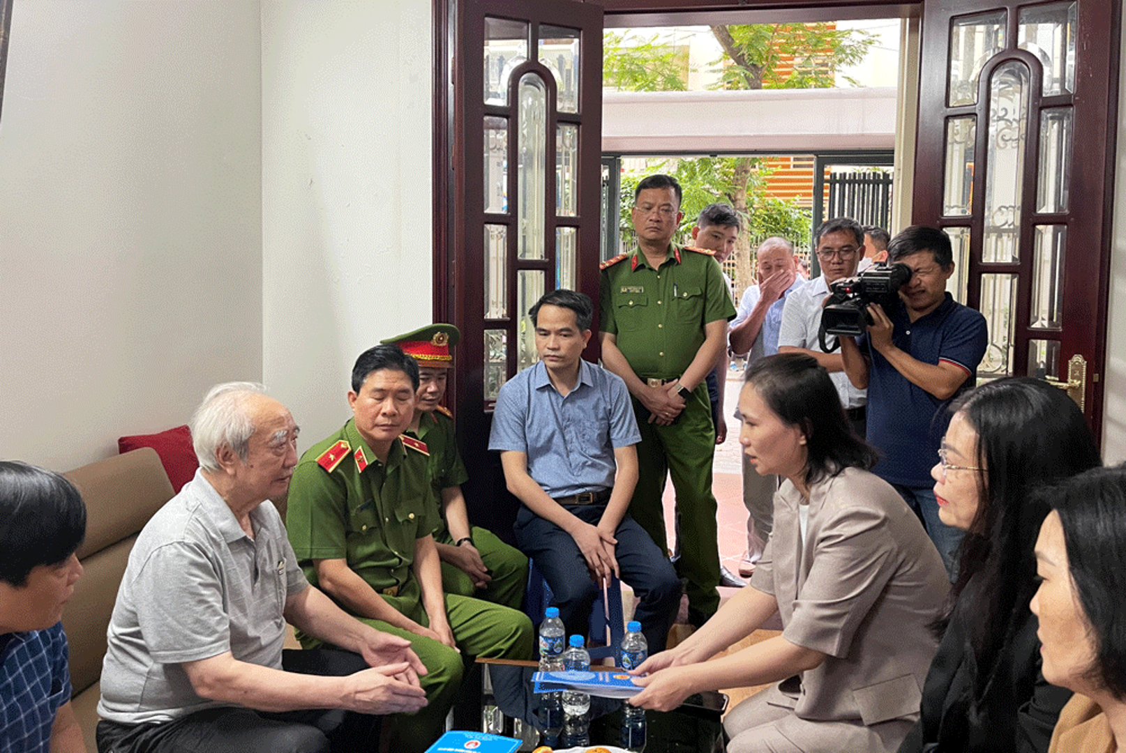 TP Hà Nội, quận Hà Đông thăm hỏi gia đình 4 người mất do cháy