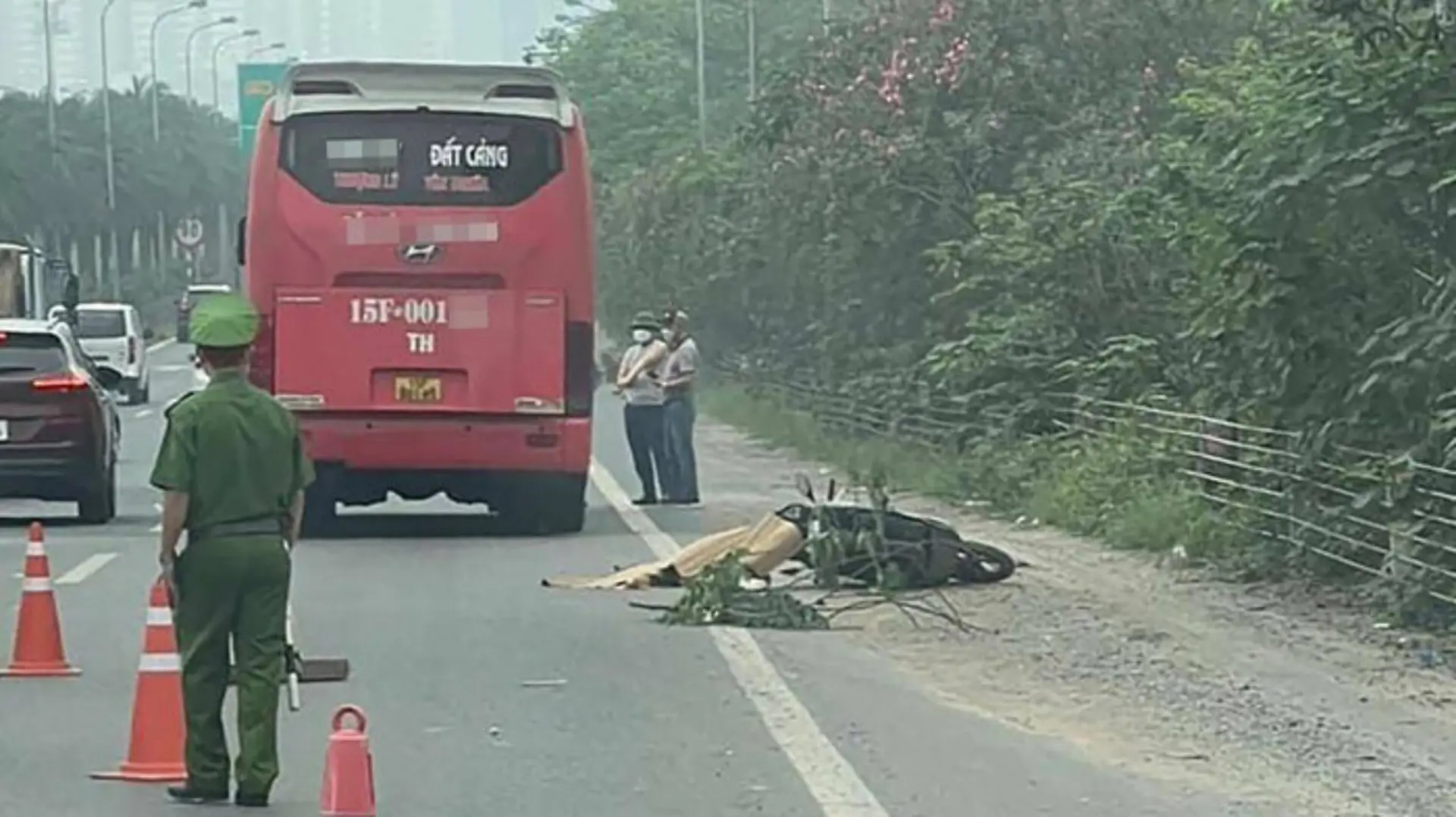 Tìm nhân chứng vụ tai nạn chết người trên Đại lộ Thăng Long