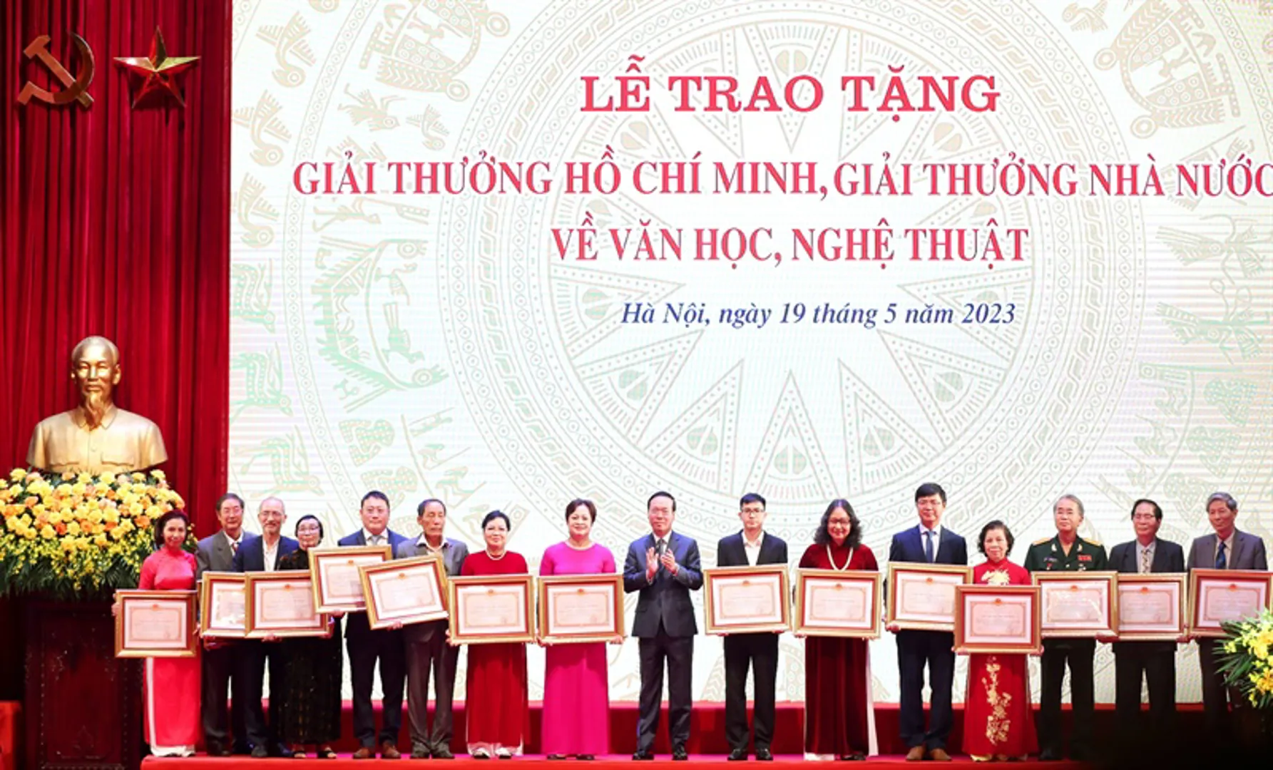 Chủ tịch nước Võ Văn Thưởng trao Giải thưởng Hồ Chí Minh về VHNT