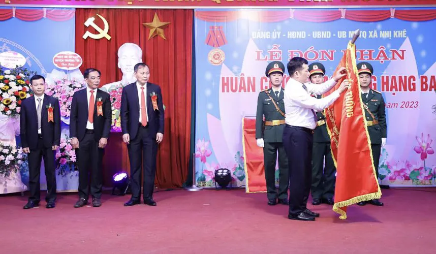 Xã Nhị Khê đón nhận Huân chương Lao động hạng Ba