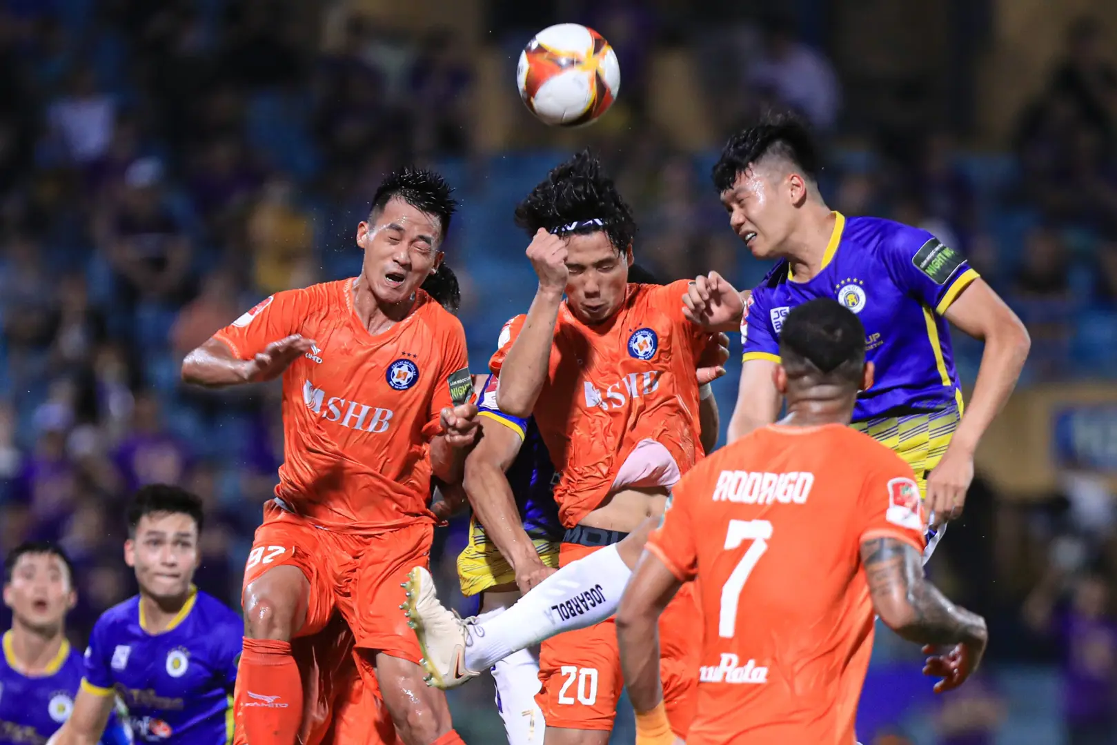 Vòng 8 V-League: HAGL cầm hoà Thanh Hoá, Hà Nội FC chia điểm SHB Đà Nẵng