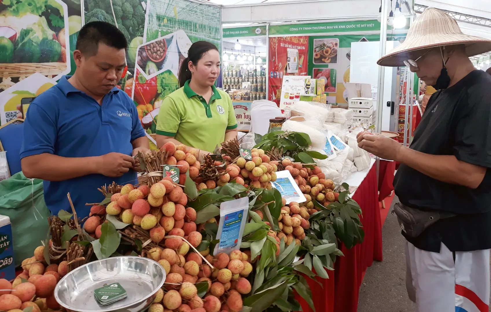 Khai mạc Tuần hàng trái cây, nông sản các tỉnh, thành Hà Nội