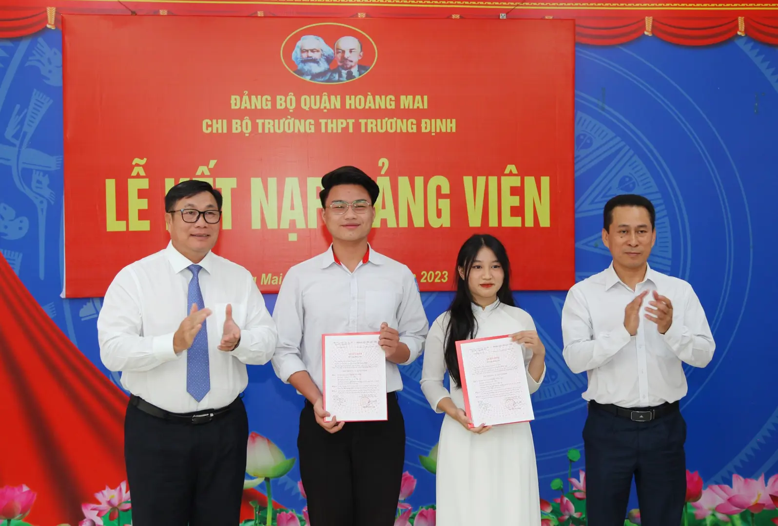 Quận Hoàng Mai: Trường THPT thứ 3 kết nạp học sinh vào Đảng