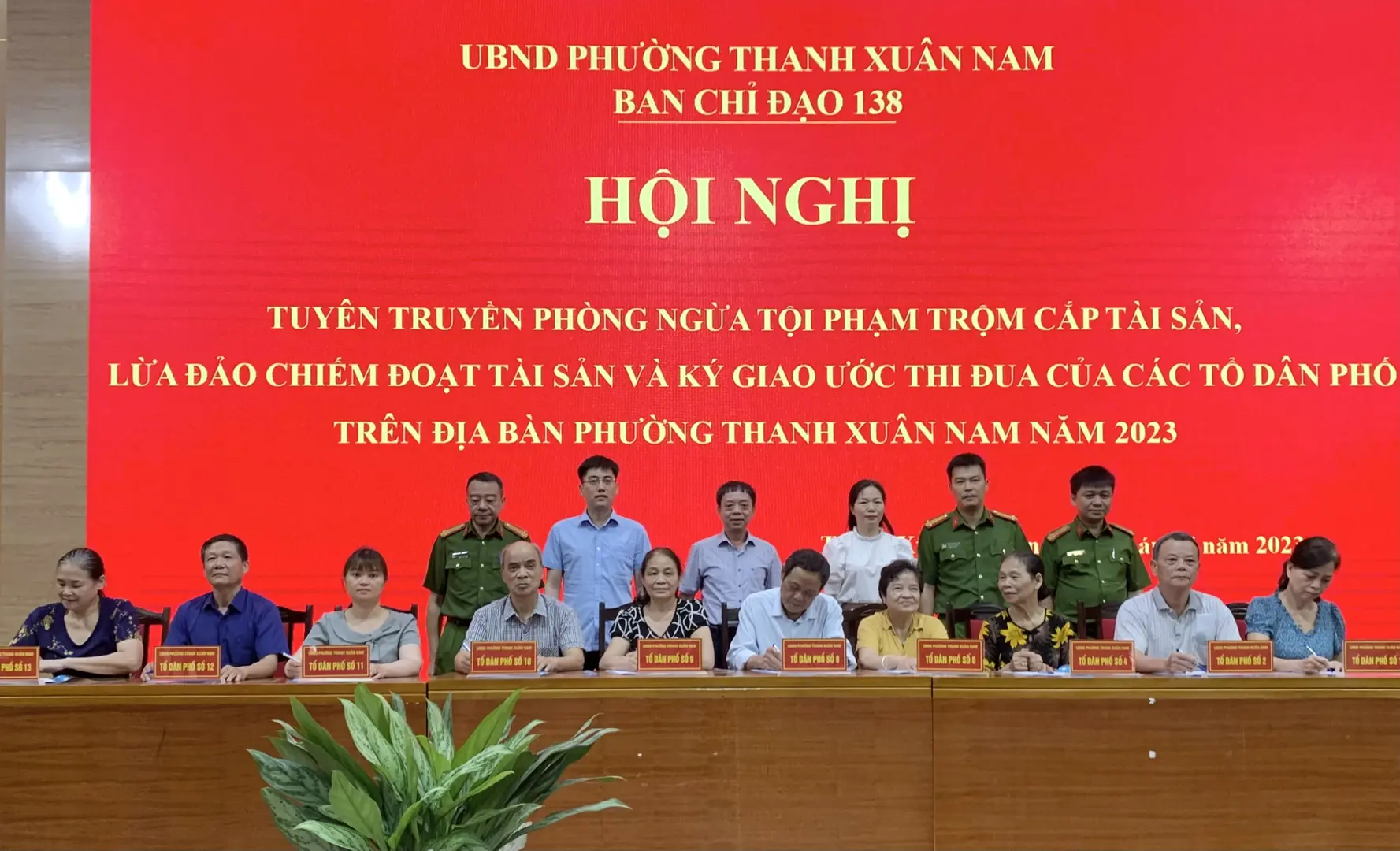 Ban Chỉ đạo 138 phường Thanh Xuân Nam phát động phong trào thi đua tới toàn thể lực lượng cán bộ cơ sở nhằm tuyên truyền tới 100% hộ dân về phương thức, thủ đoạn phạm tội của các loại tội phạm trộm cắp tài sản, lừa đảo chiếm đoạt tài sản. Ảnh: Thái San