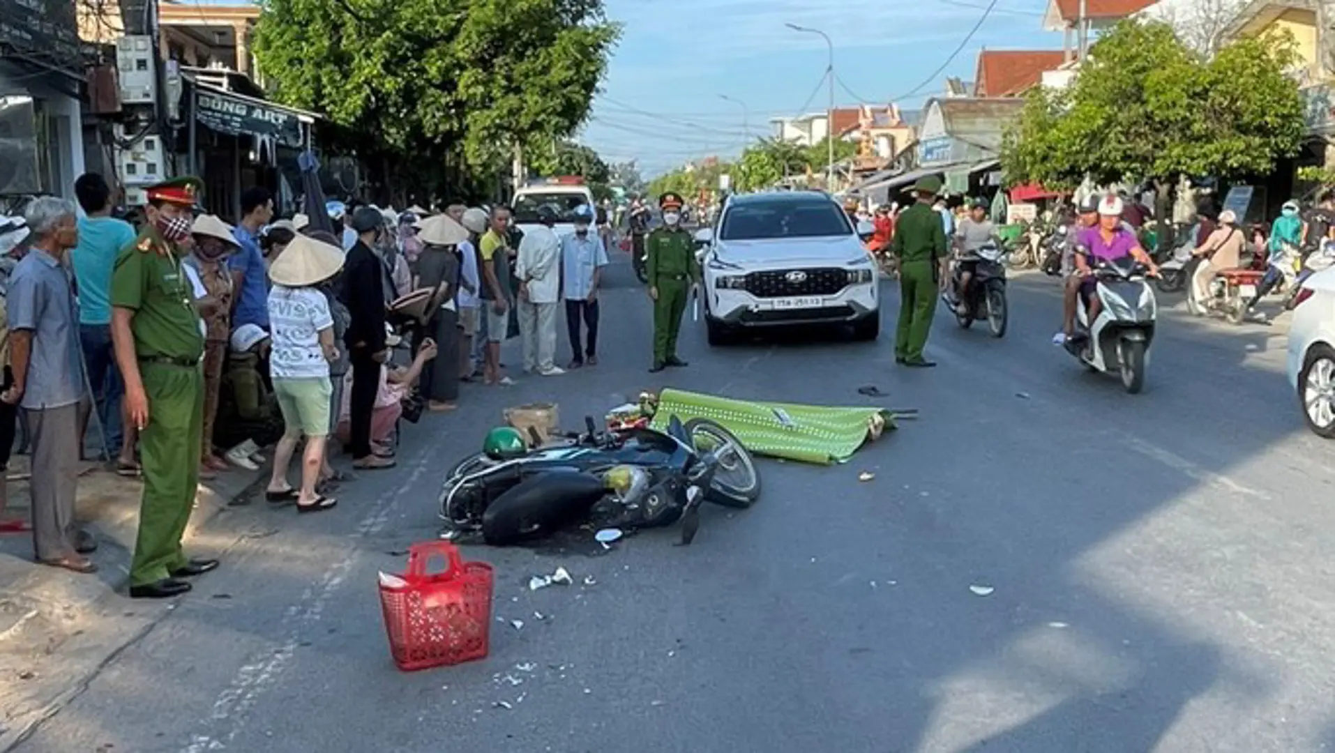 Tai nạn giao thông ngày 2/6/2023: Thanh niên đi xe đạp tự ngã xuống ruộng chết