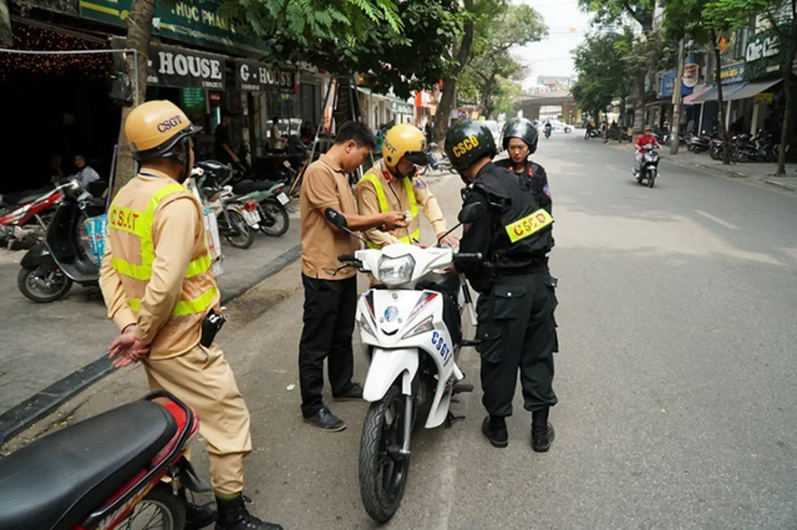 Hà Nội: Xử lý gần 800 trường hợp vi phạm giao thông trong ngày 8/6