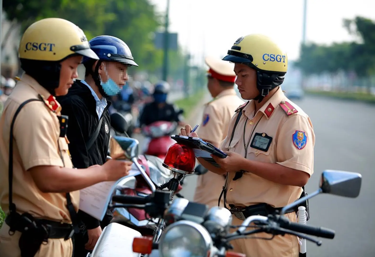 Hà Nội: Phát hiện, xử lý 128 trường hợp vi phạm giao thông trong ngày 26/6/2023