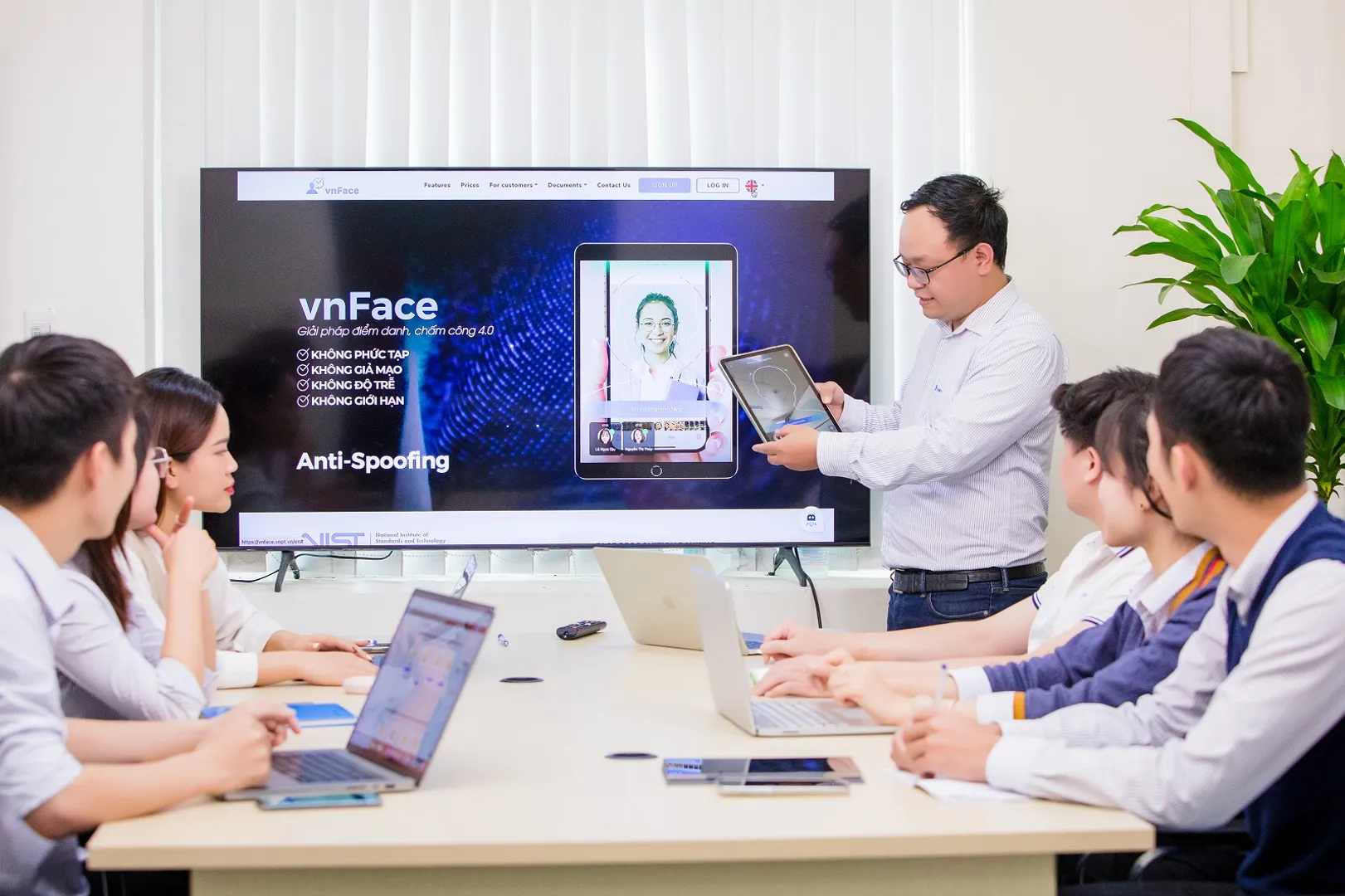 Giải pháp điểm danh, chấm công 4.0 (vnFace) thắng giải tại Cybersecurity Excellence Awards.