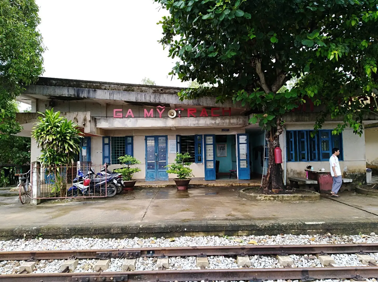 Đường sắt cho tàu Thống Nhất dừng đón, trả khách tại ga Mỹ Trạch