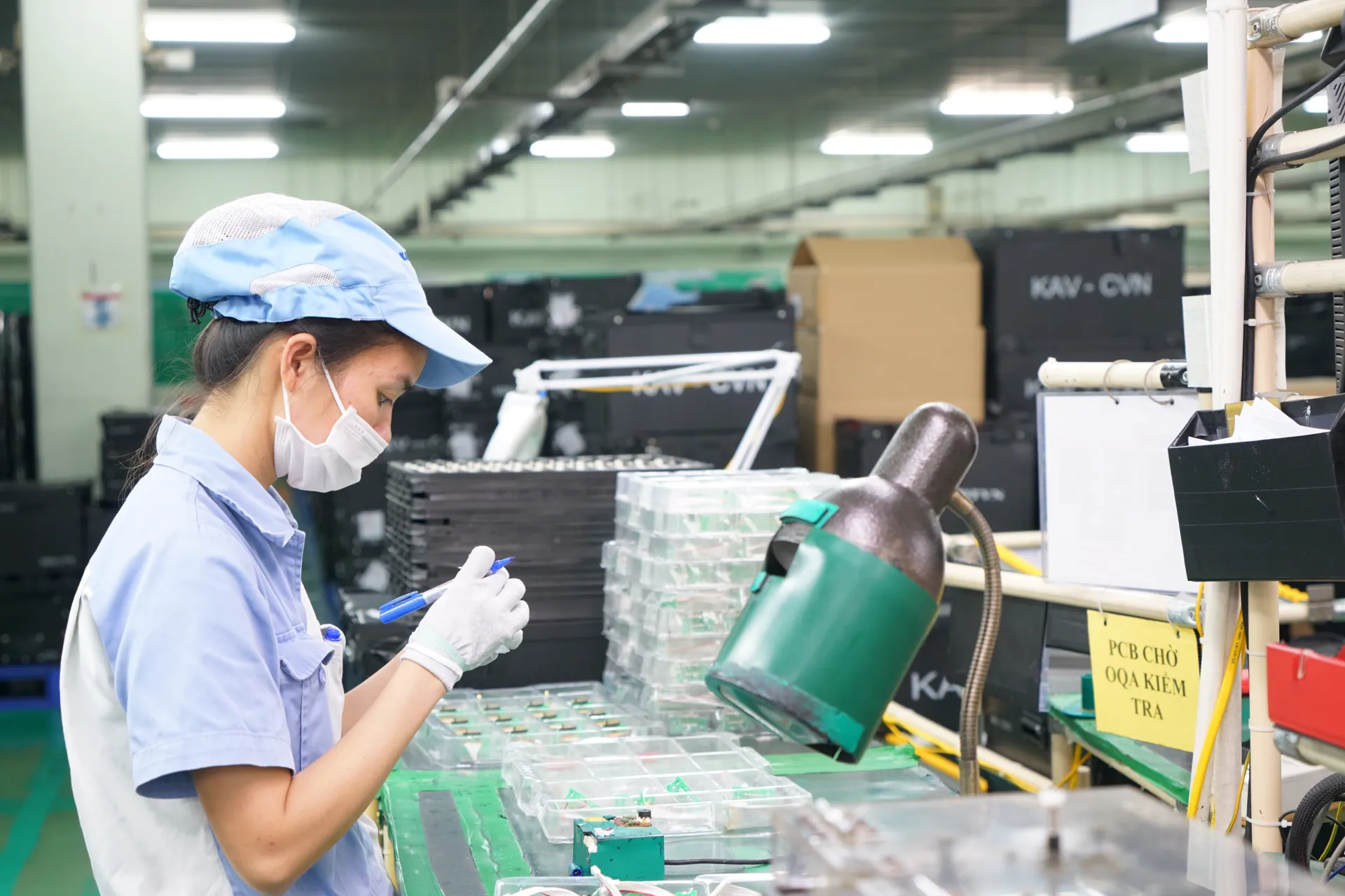 Hoạt động sản xuất tại Công ty TNHH Katolec Việt Nam, Khu công nghiệp Quang Minh, Hà Nội. Ảnh: Phạm Hùng