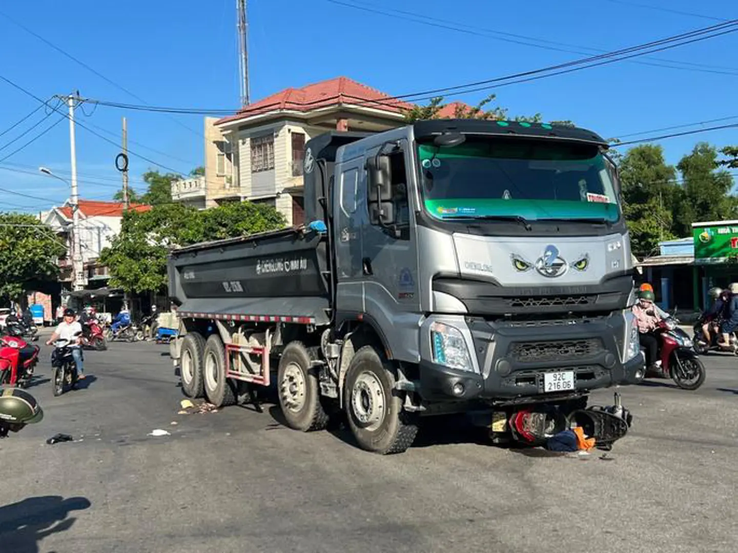 Tai nạn giao thông ngày 8/7/2023:Ngồi hóng mát trước cửa nhà, cụ ông bị đâm chết