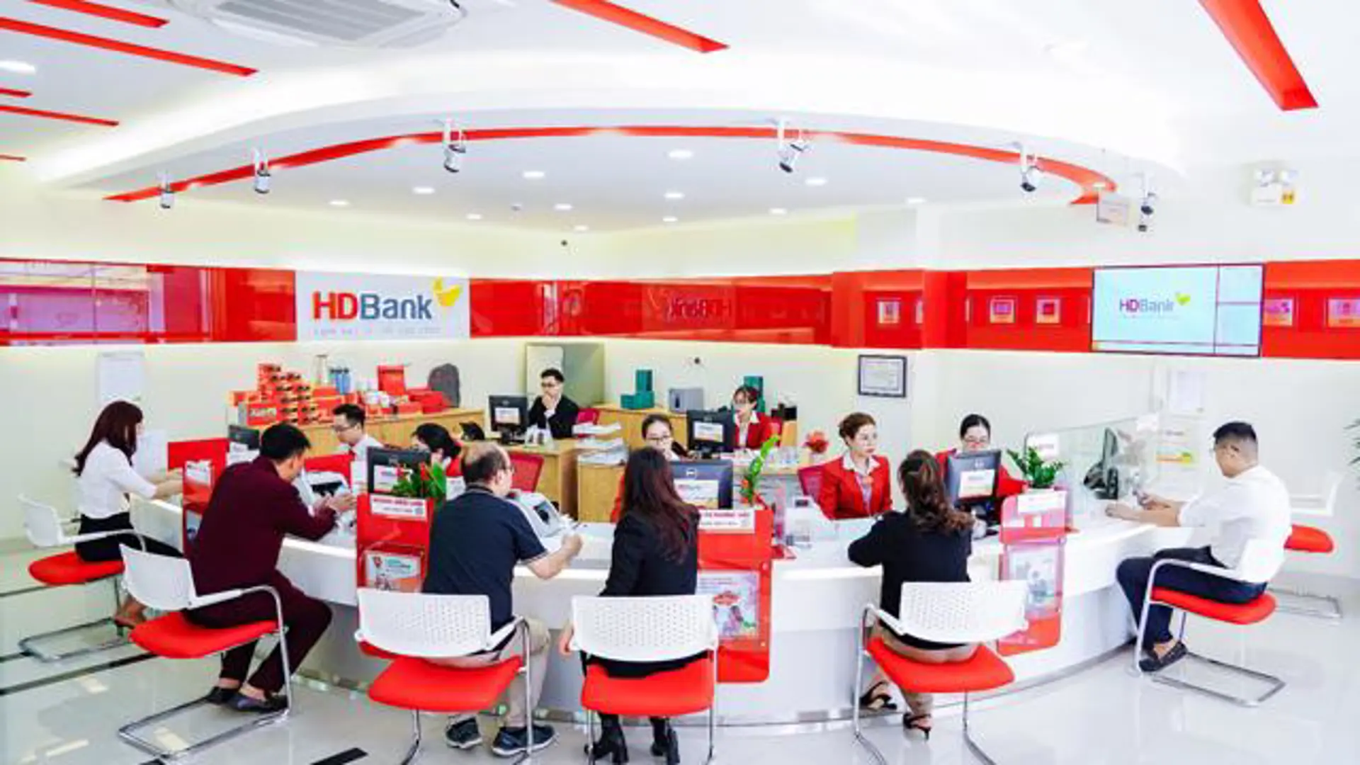 HDBank đạt gần 5.500 tỷ đồng lợi nhuận trước thuế nửa đầu năm