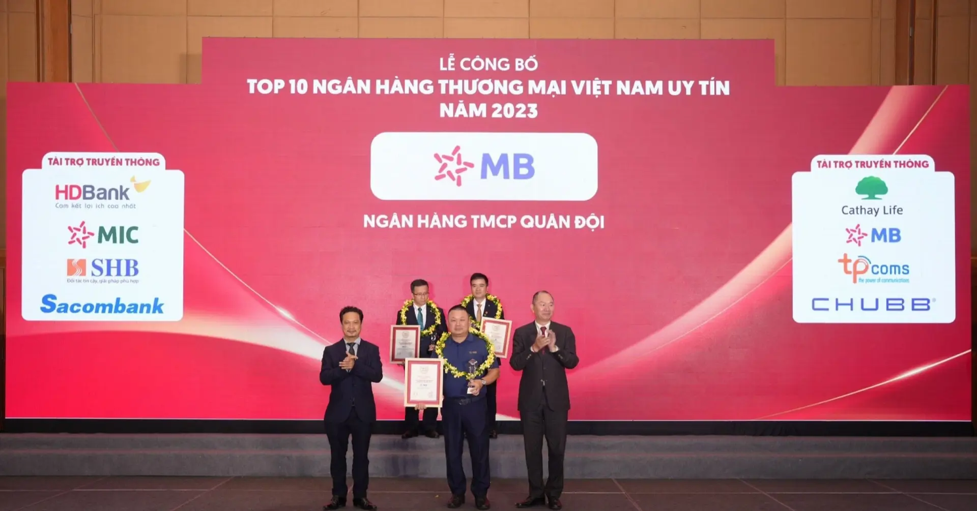 MB vào top 5 ngân hàng thương mại uy tín Việt Nam năm 2023