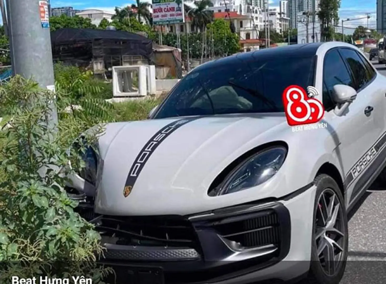 Siêu xe Porche Macan S của hậu vệ Vũ Văn Thanh gặp tai nạn