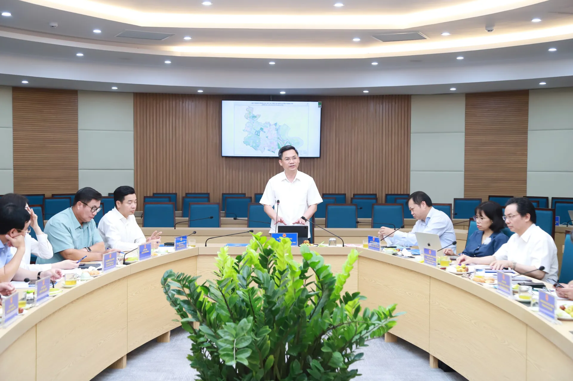 Phó Chủ tịch UBND TP Hà Nội Hà Minh Hải phát biểu ý kiến. Ảnh: Vũ Cúc