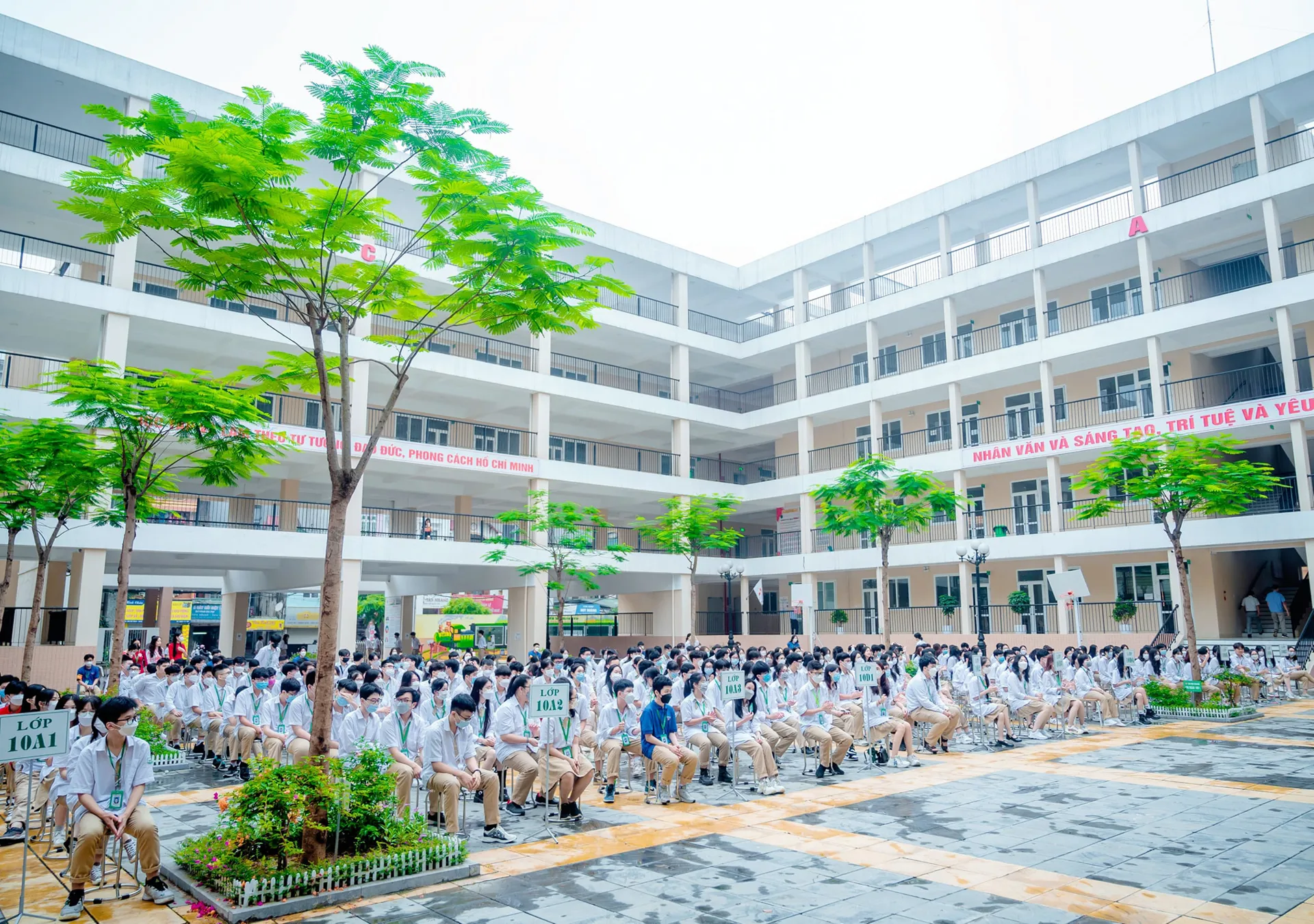 Học sinh Trường THPT Mỹ Đình, quận Nam Từ Liêm. Ảnh: Trần Anh