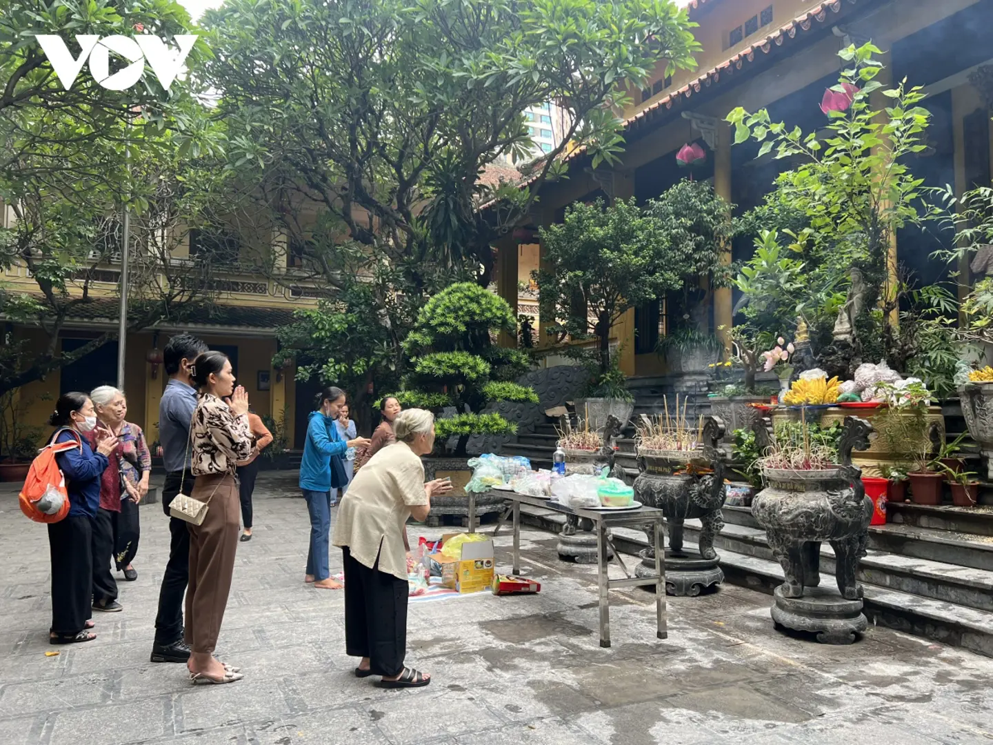 Mùa Vu Lan: Hãy làm trọn đạo hiếu khi cha mẹ còn sống