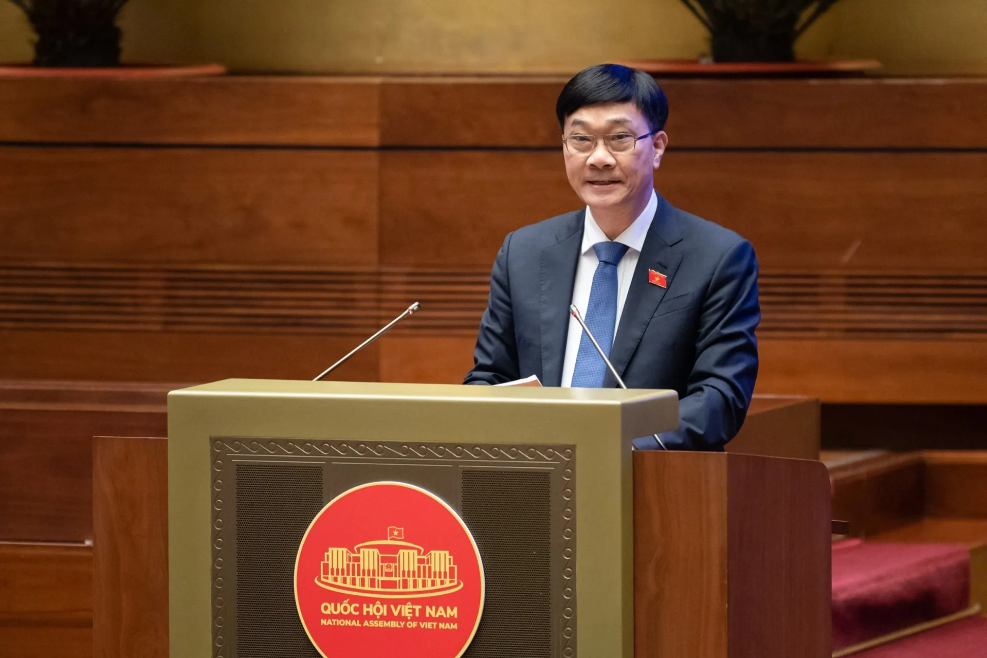 Chủ nhiệm Ủy ban Kinh tế của Quốc hội Vũ Hồng Thanh báo cáo tại hội nghị. Ảnh: Quochoi.vn