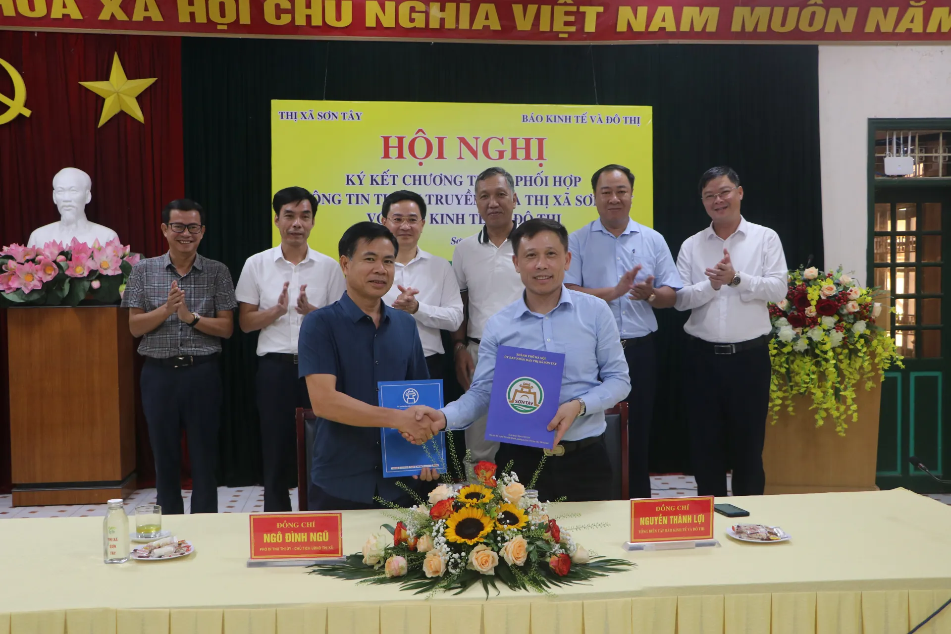 Báo Kinh tế & Đô thị và thị xã Sơn Tây ký kết chương trình phối hợp thông tin, tuyên truyền giai đoạn 2023 - 2025. Ảnh: Nguyễn Quý