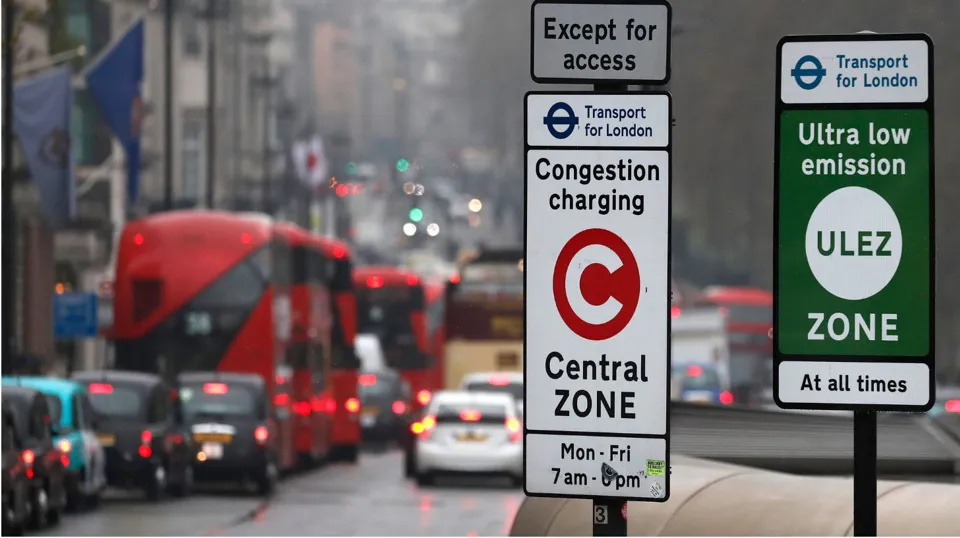 Vùng phátthải cực thấp được đưa ra áp dụng tại London từ năm 2019. Ảnh: AP
