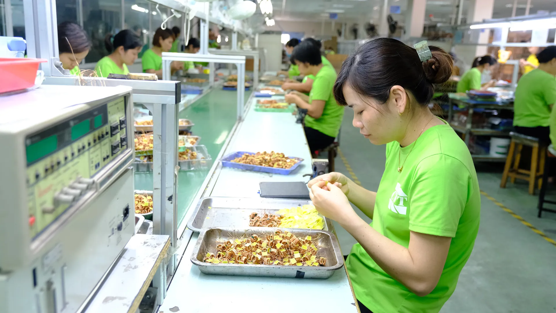 Sản xuất linh kiện điện tử tại Công ty TNHH Channel Well Technogy Việt Nam, Khu công nghiệp Quang Minh, Hà Nội. Ảnh: Phạm Hùng