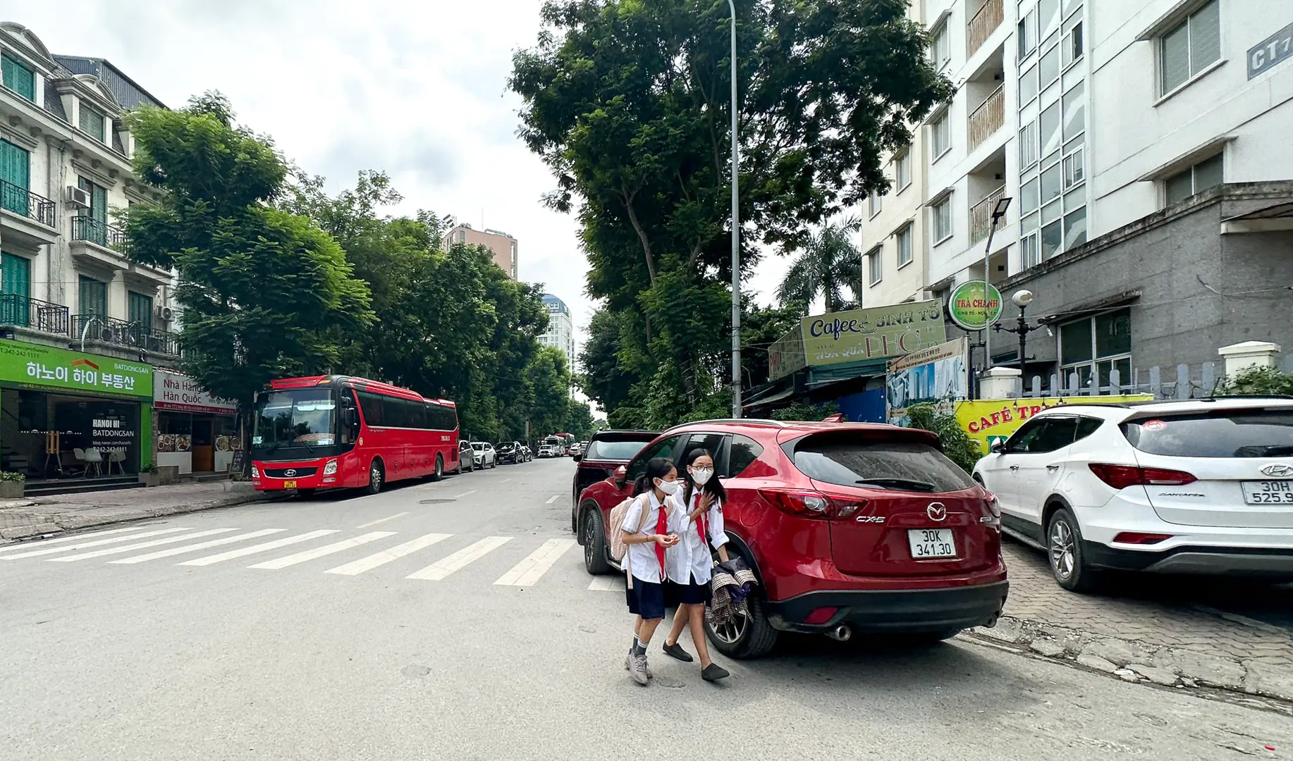 Tràn lan vi phạm trật tự đô thị trên phố Hoàng Trọng Mậu