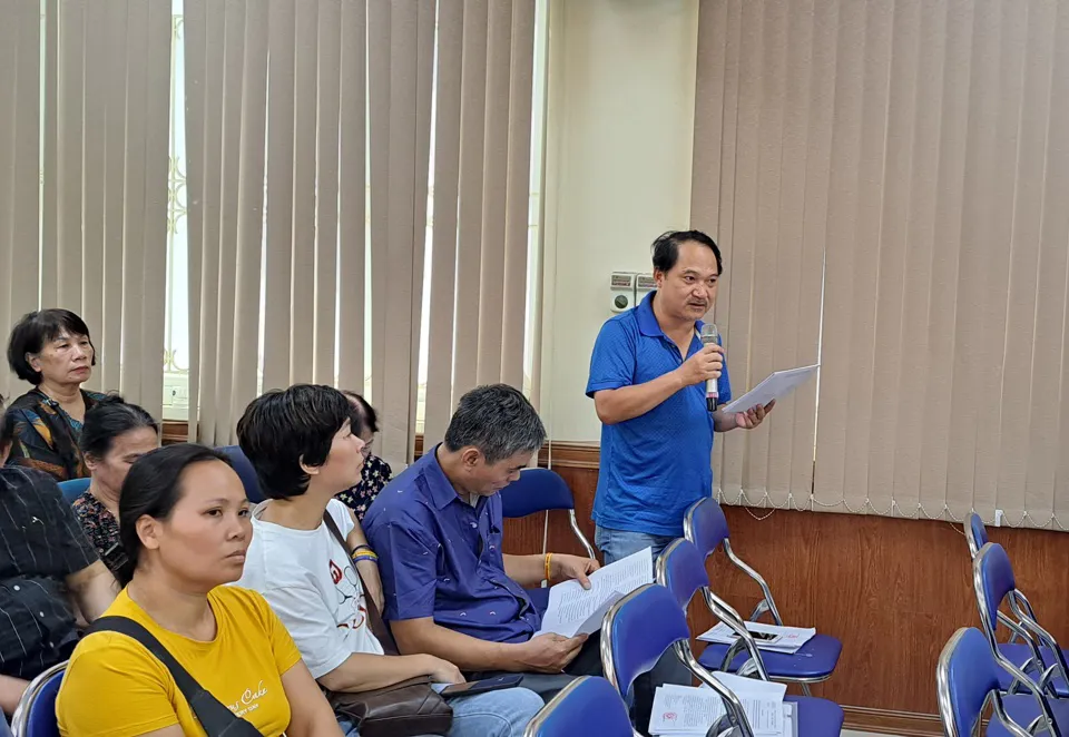 Đại diện các hộ dân trong diện thu hồi đất thực hiện Dự án nêu ý kiến. Ảnh: Thùy Linh