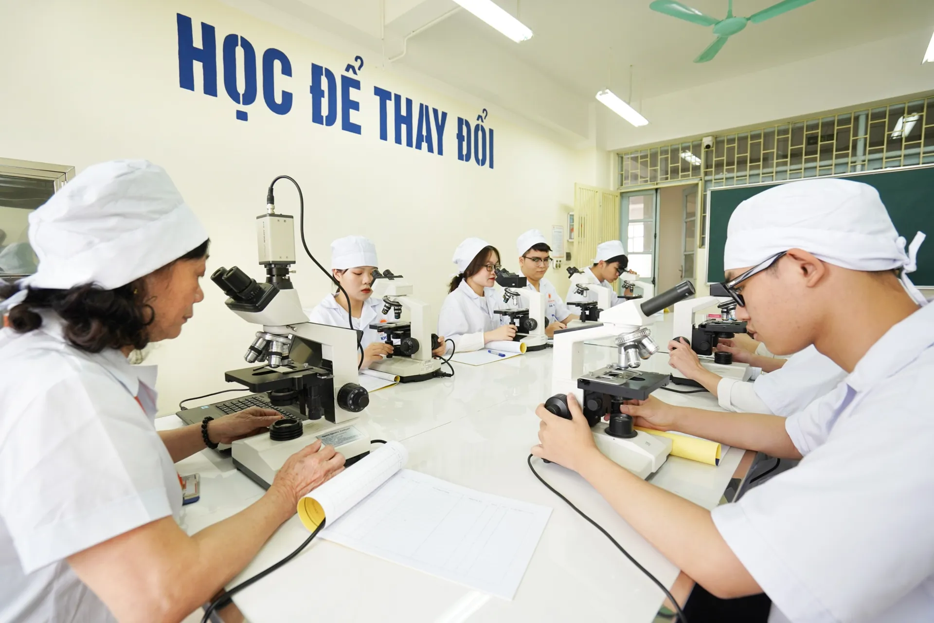 Một số ngành khoa học cơ bản khó tuyển sinh trong vài năm trở lại đây. Ảnh: Đại Nam