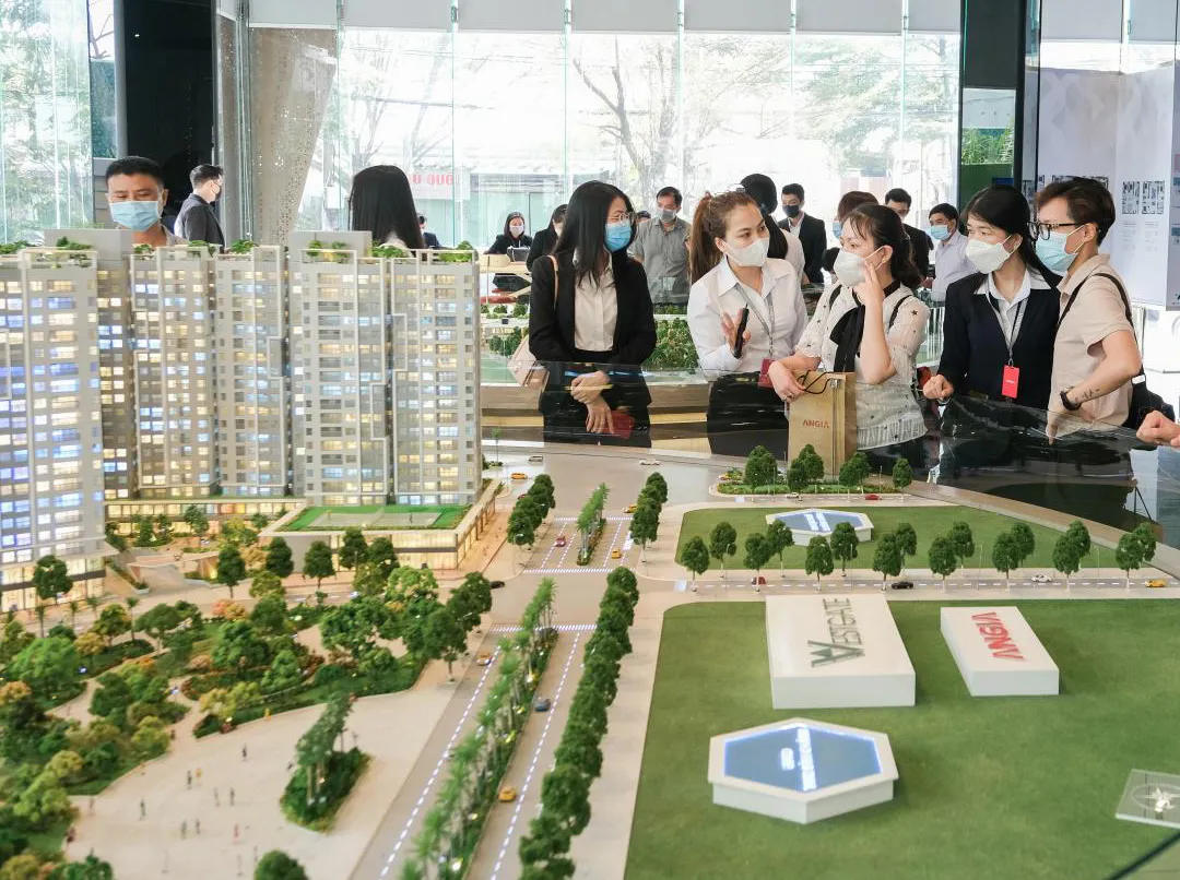 Khách hàng cần đến những địa chỉ tin cậy để tìm hiểu về thông tin bất động sản. Ảnh: Trần Dũng