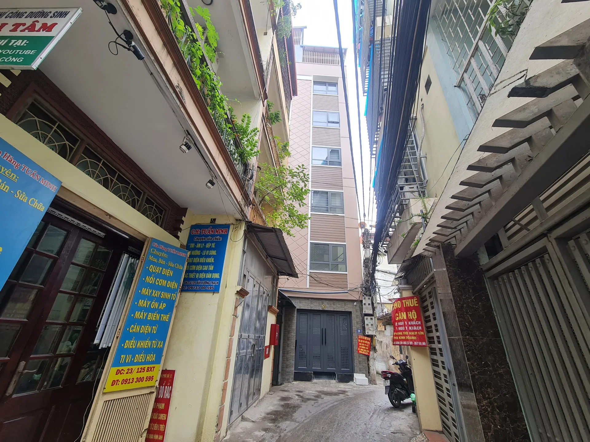 Chung cư mini tại ngõ 125 Bùi Xương Trạch, quận Thanh Xuân. Ảnh: Phạm Hùng