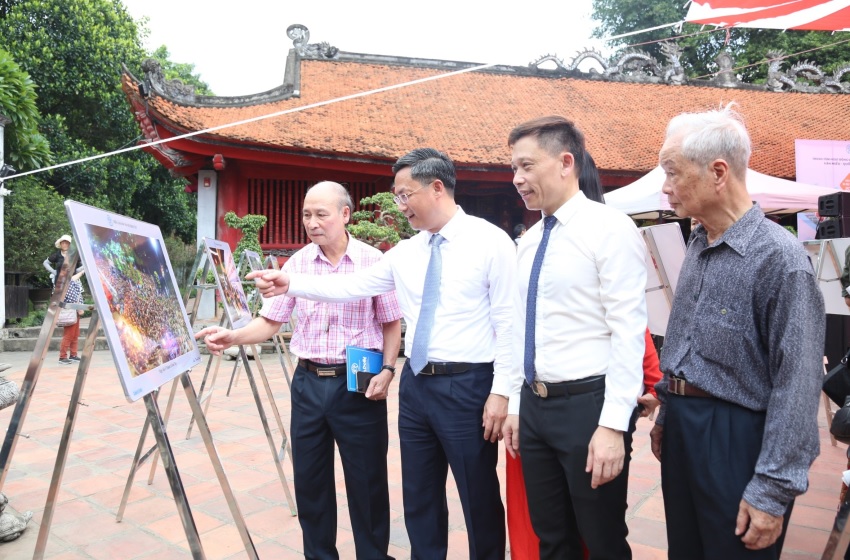 18th Hanoi in My Heart photo exhibition highlights the beauty of Hanoi 